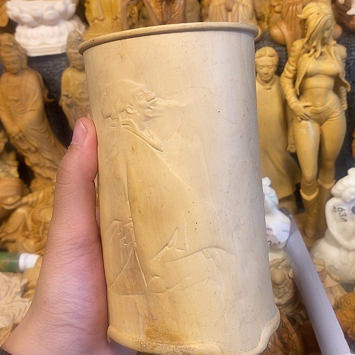 黄杨木黄杨木瑕疵笔筒