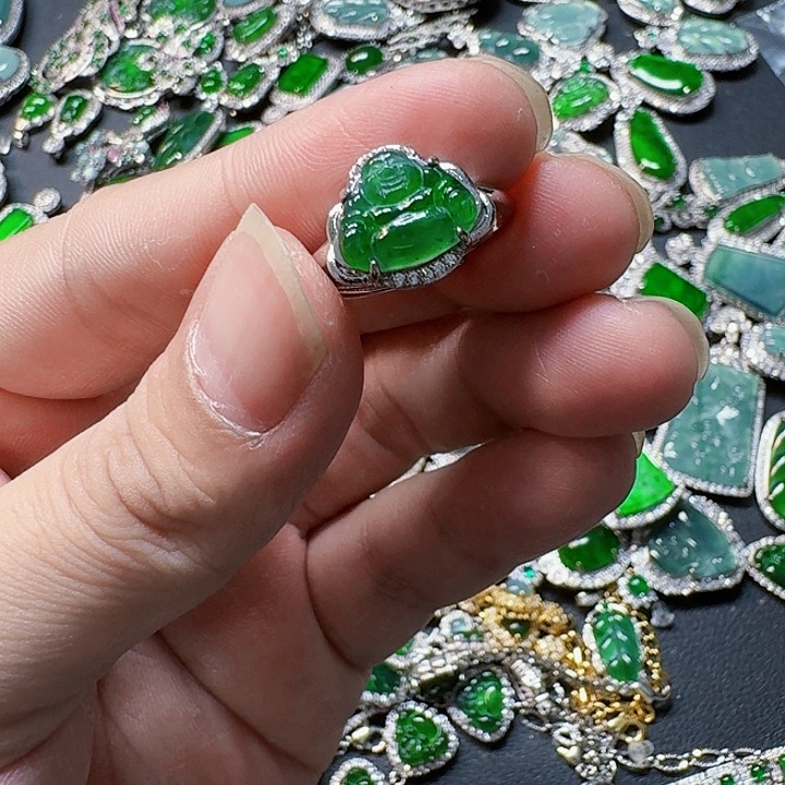 翡翠颈饰未镶嵌天然A货翡翠放漏