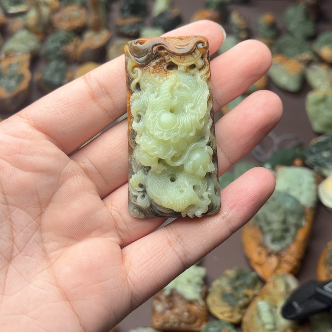 岫岩河磨玉（透闪石质玉）吊坠未镶嵌旋**移