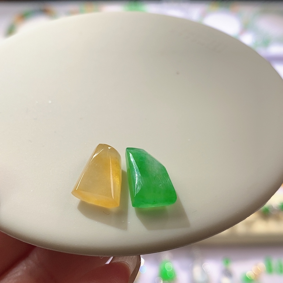 翡翠裸石一对随行