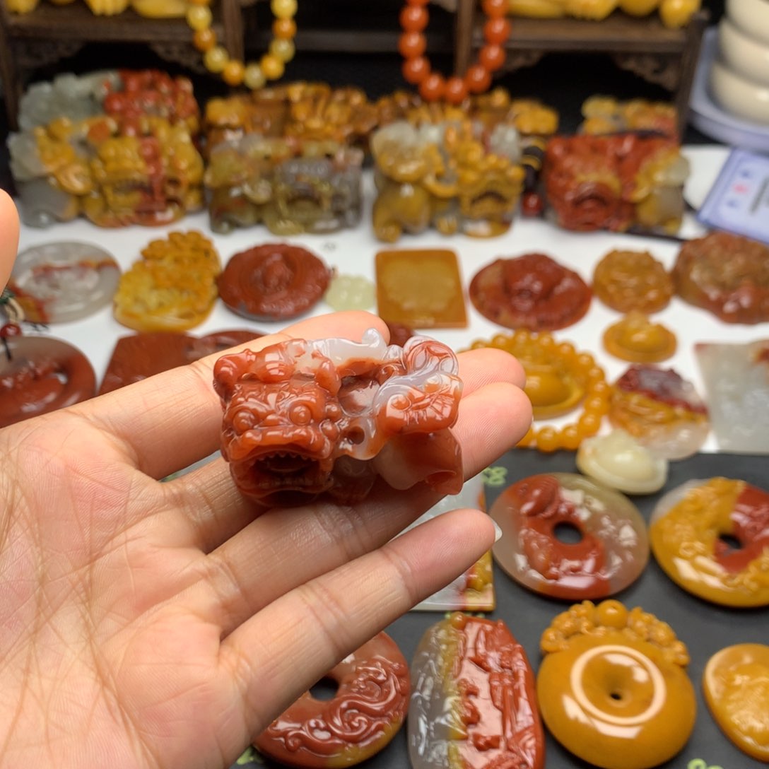 石英质玉（黄龙玉）挂件未镶嵌