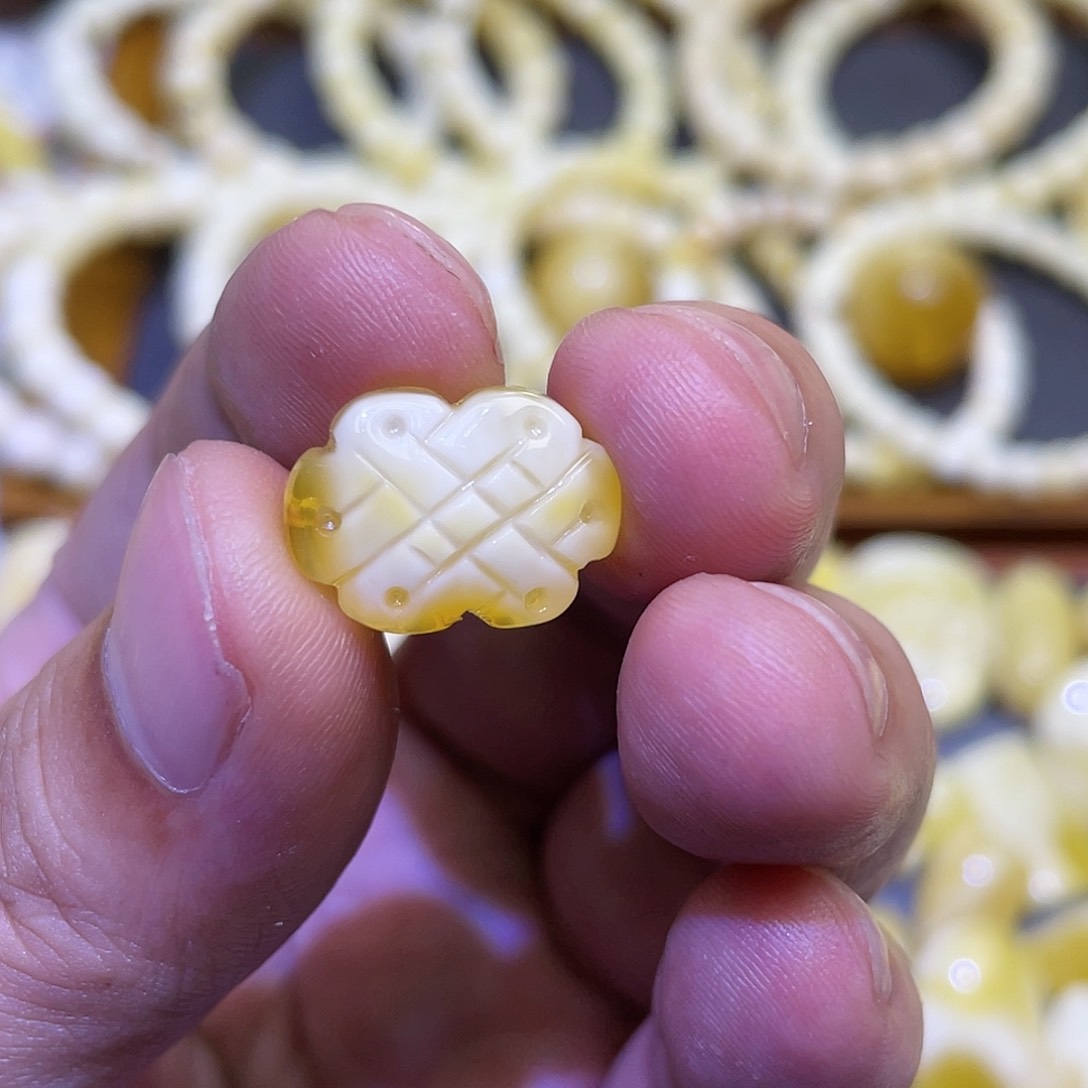 蜜蜡手串未镶嵌配饰