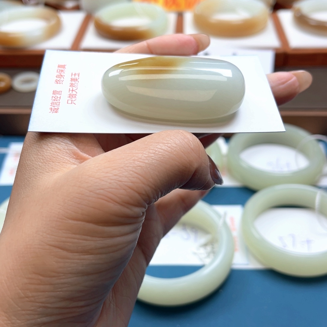 颈饰未镶嵌和田玉安*