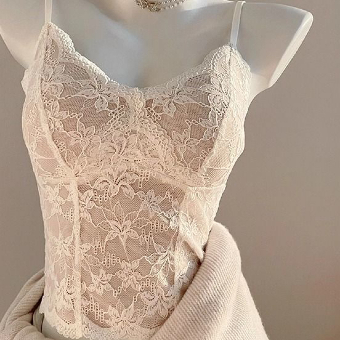 法式V领蕾丝磨毛保暖吊带背心女自带胸垫可外穿一体打底衫