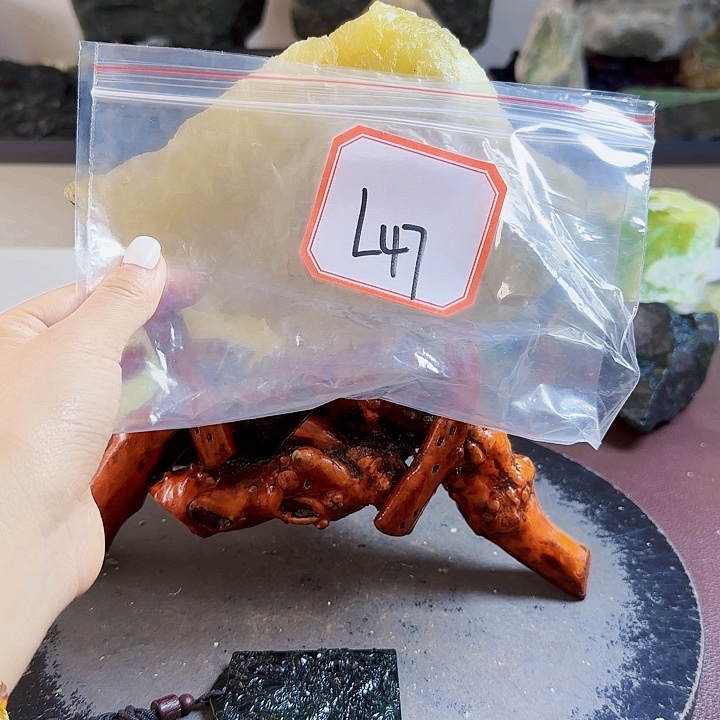 奋***年未镶嵌蛇纹石玉岫玉原石