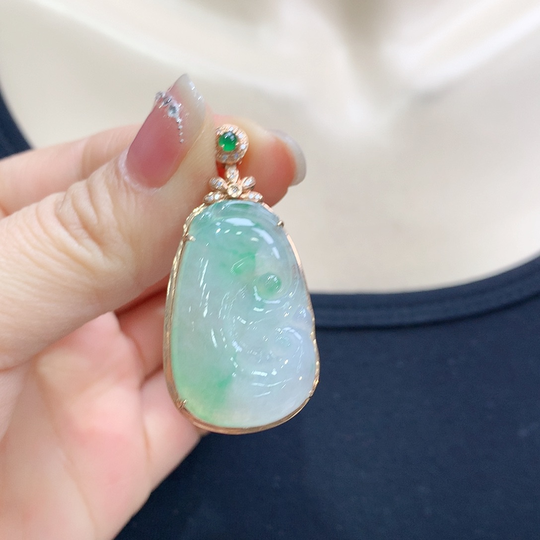 翡翠颈饰18K金镶嵌如意