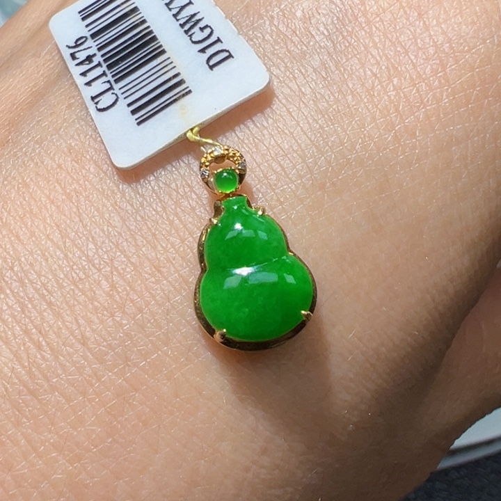 18K金镶嵌挂件翡翠