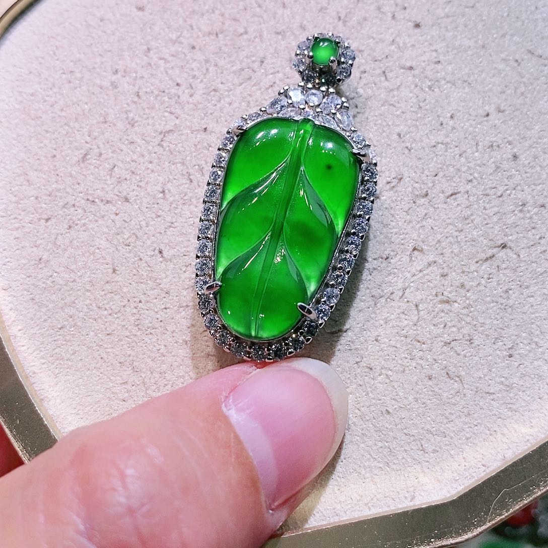 【闪购商品】翡翠挂件未镶嵌裸石