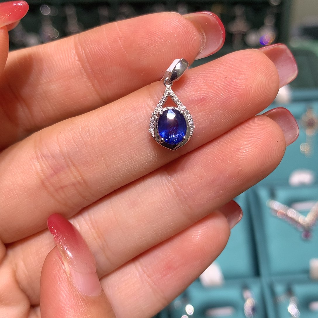 蓝宝石吊坠(不含链)铂Pt850镶嵌