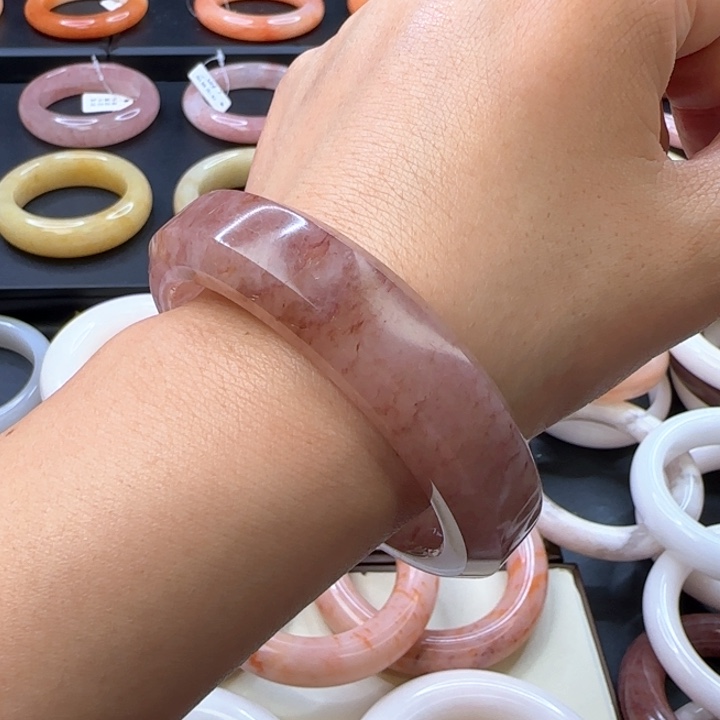 石英质玉手镯未镶嵌