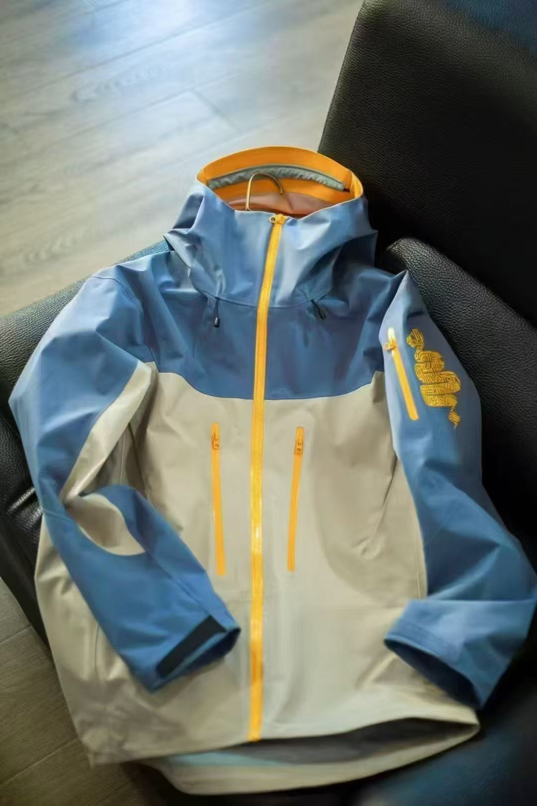 大袅袅蛇年外套男子男士男款防水连帽防风男子男士男款防水