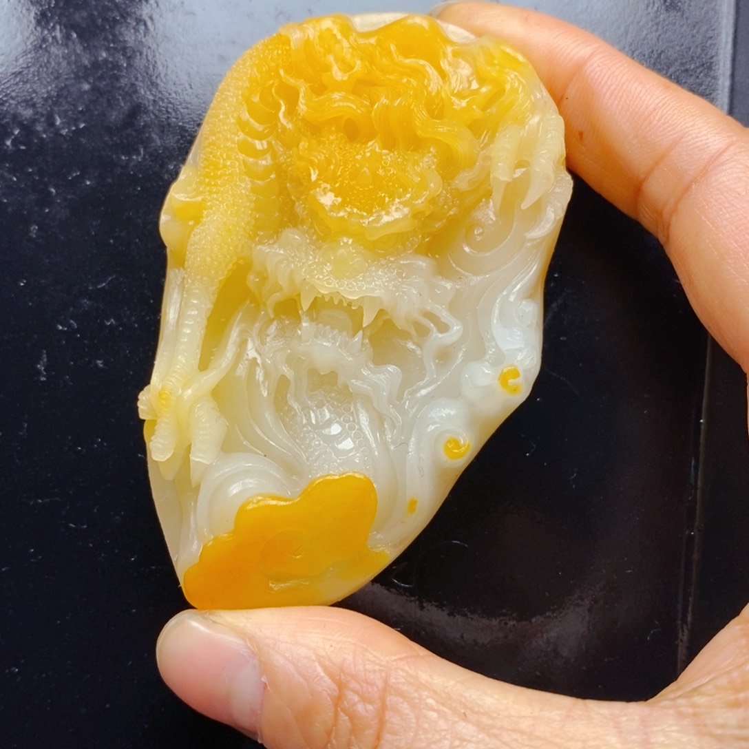 石英质玉（黄龙玉）未镶嵌颈饰