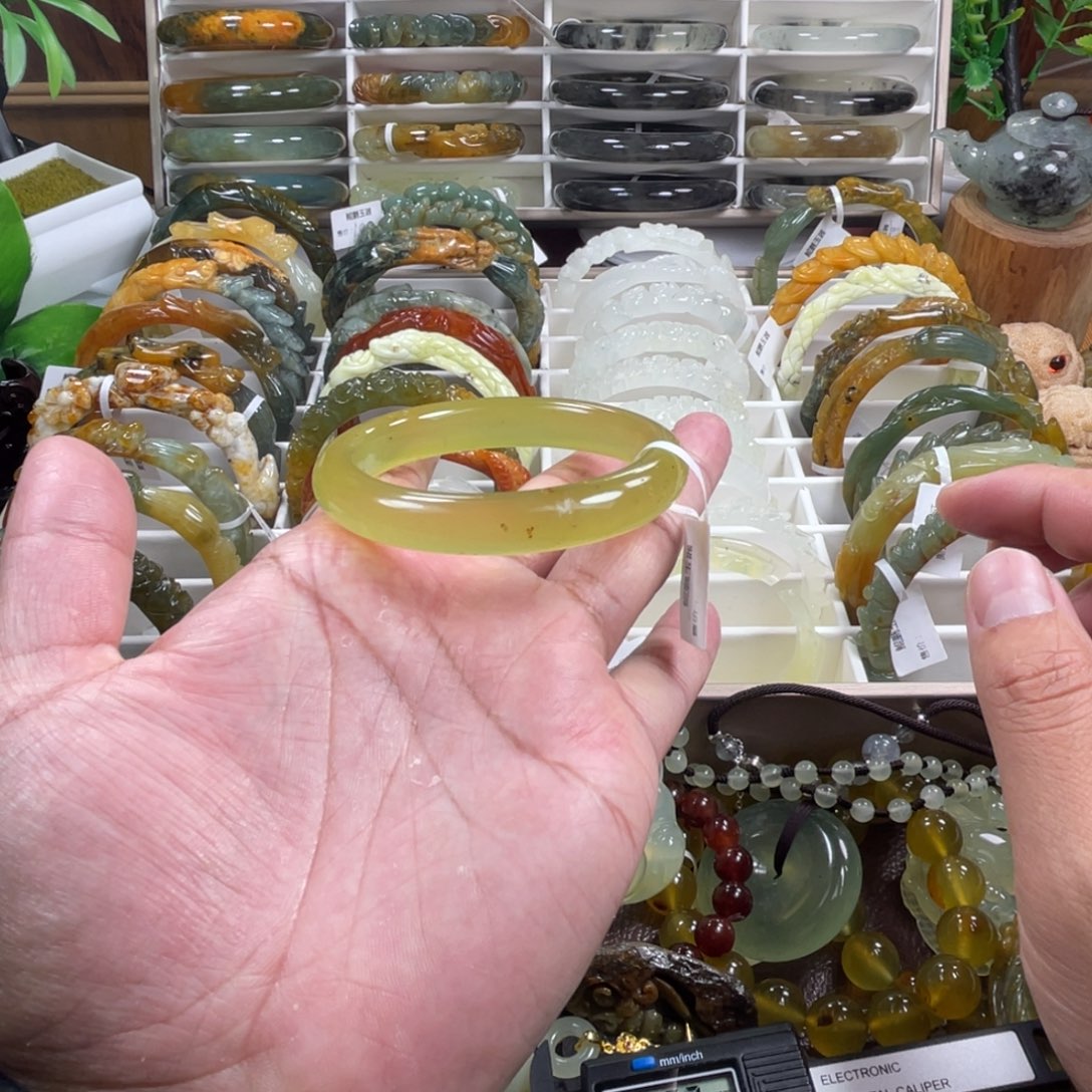 未镶嵌蛇纹石玉手镯