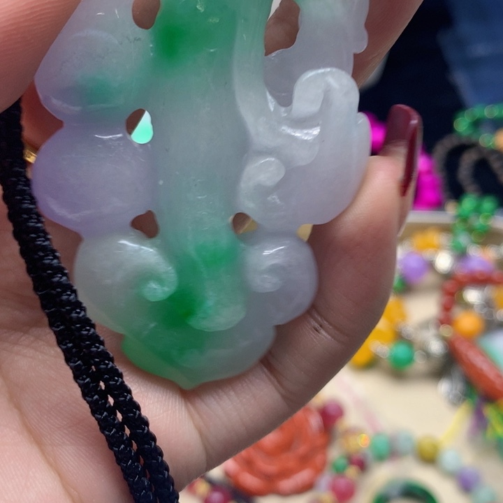 翡翠颈饰未镶嵌吊坠