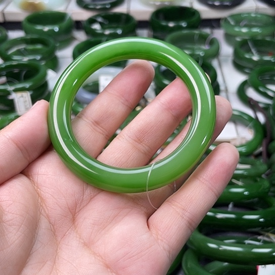 和田玉（碧玉）未镶嵌手镯