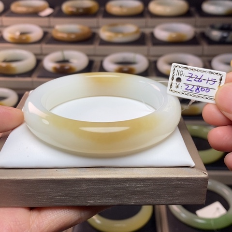 和田玉（糖玉）手镯未镶嵌