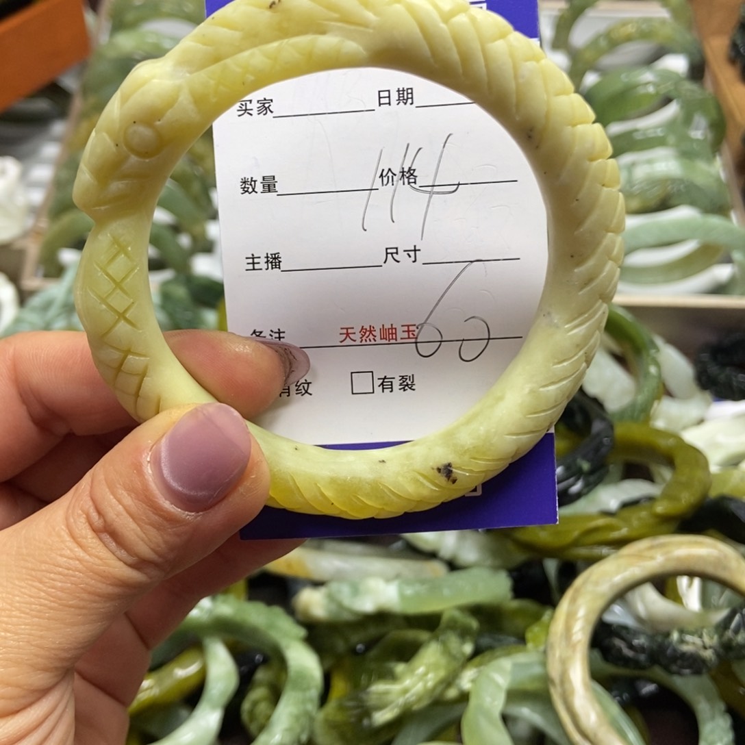 蛇纹石玉手镯未镶嵌
