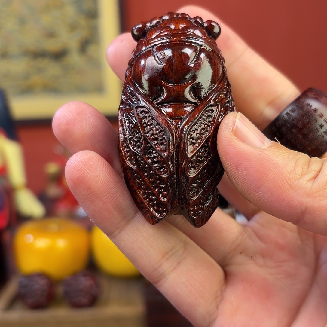 檀香紫檀（小叶紫檀）蝉