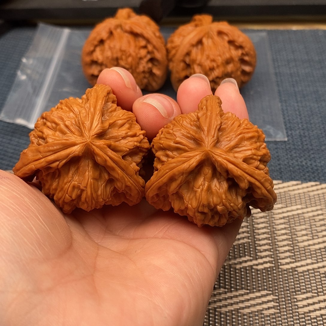 丶***包文玩核桃吊坠三棱