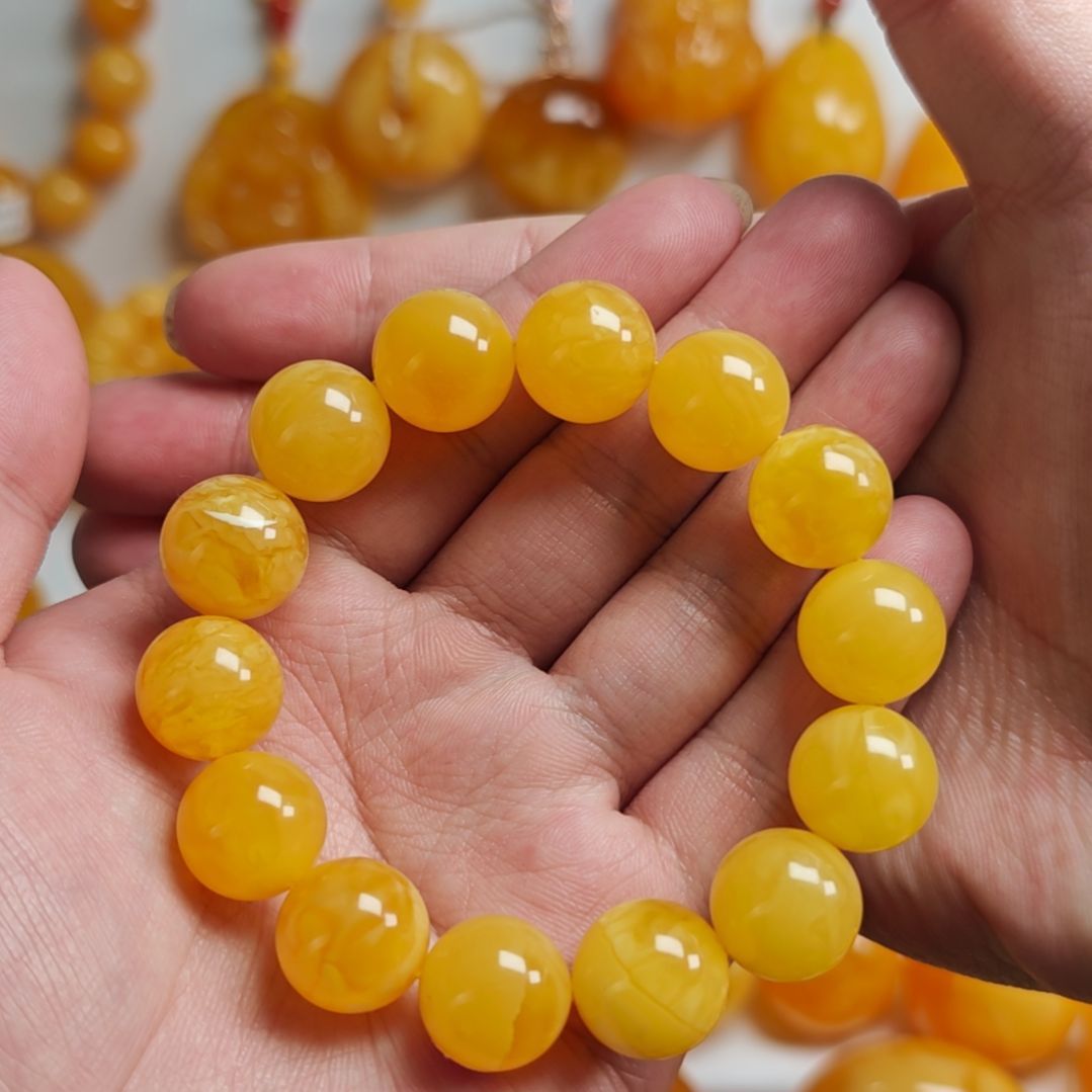 手串蜜蜡未镶嵌。。