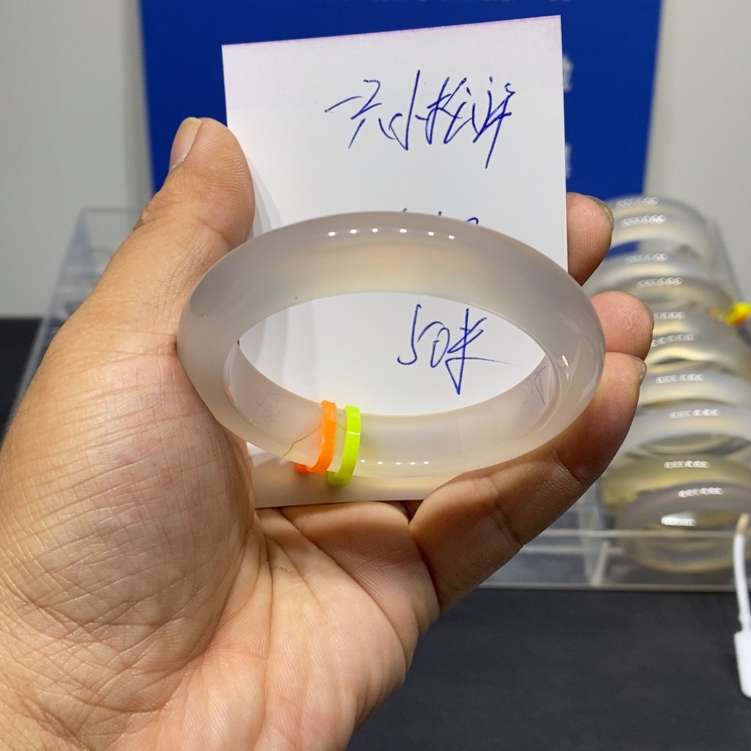 一***许玛瑙/玉髓未镶嵌手镯