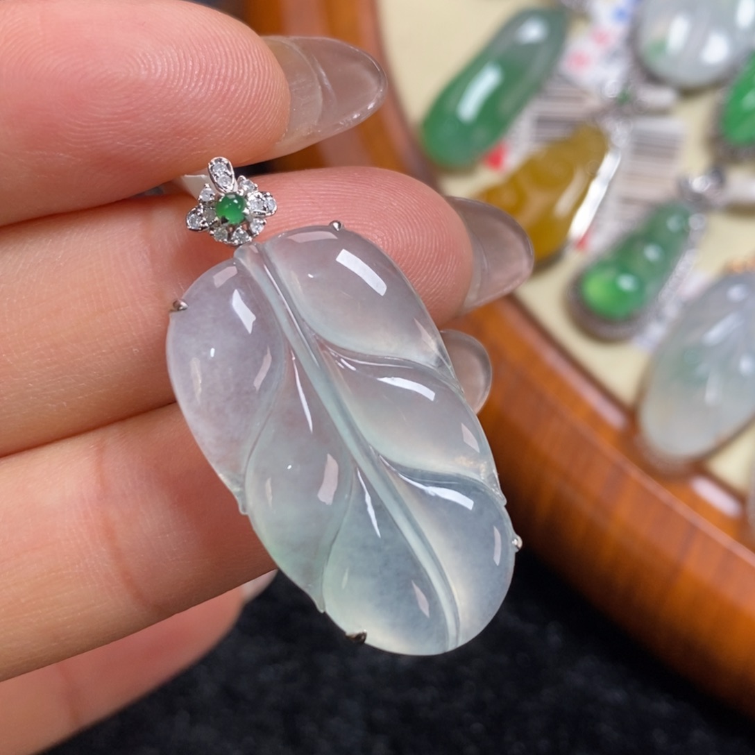 翡翠吊坠(赠链)18K金镶嵌