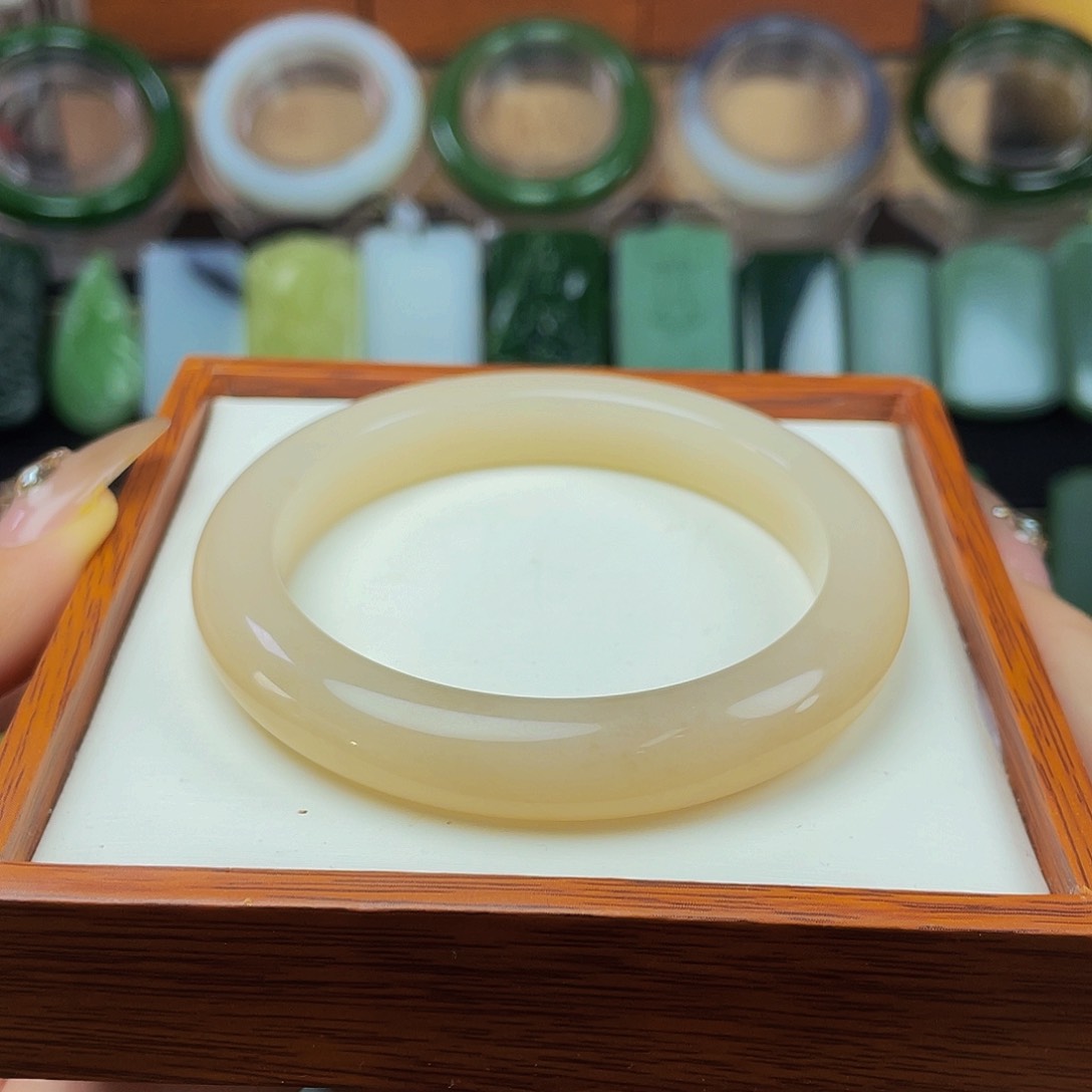 未镶嵌手镯和田玉·藕粉手镯