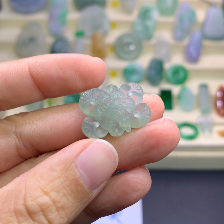 定制翡翠未镶嵌荷花