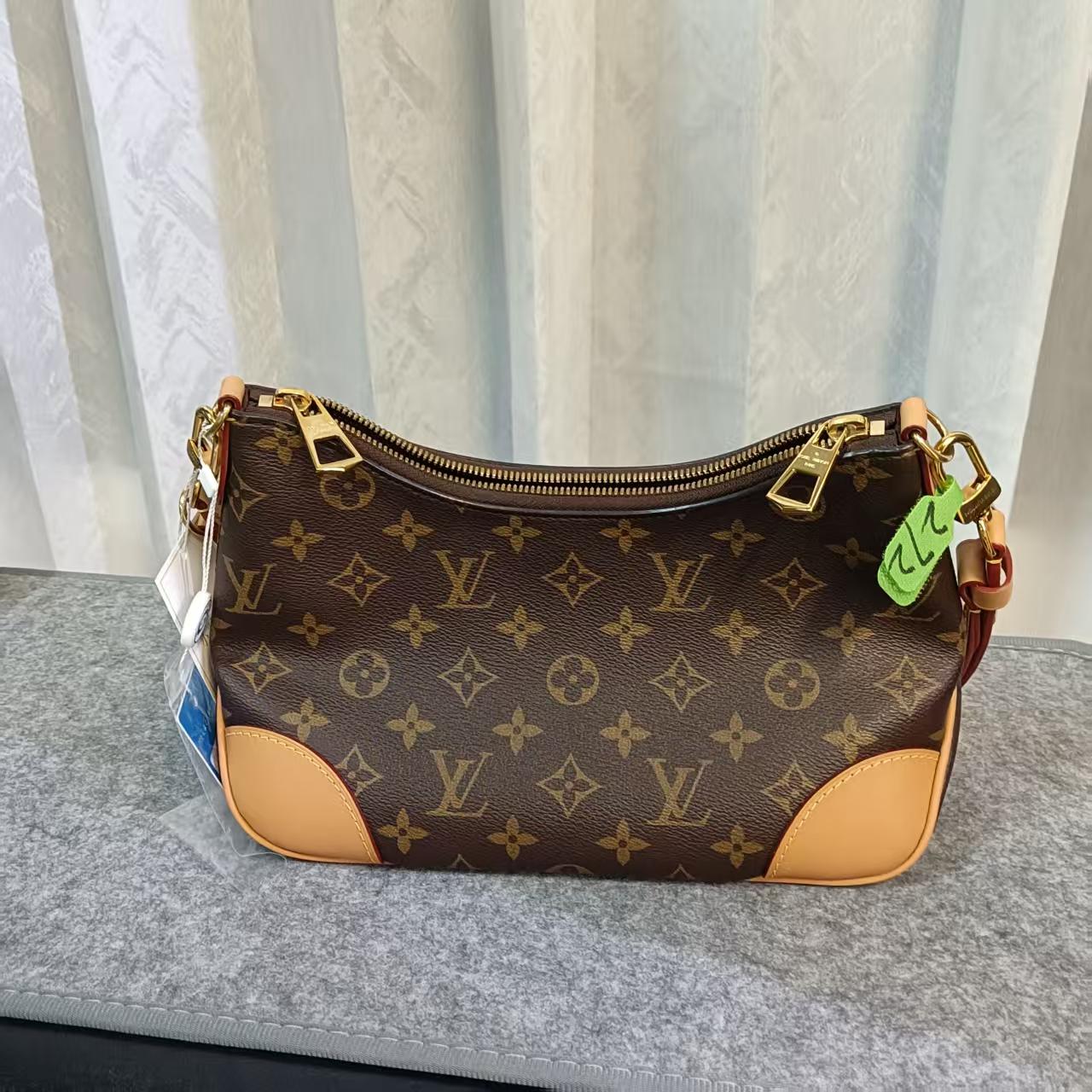 95新 LouisVuitton/路易威登 272/二奢包包