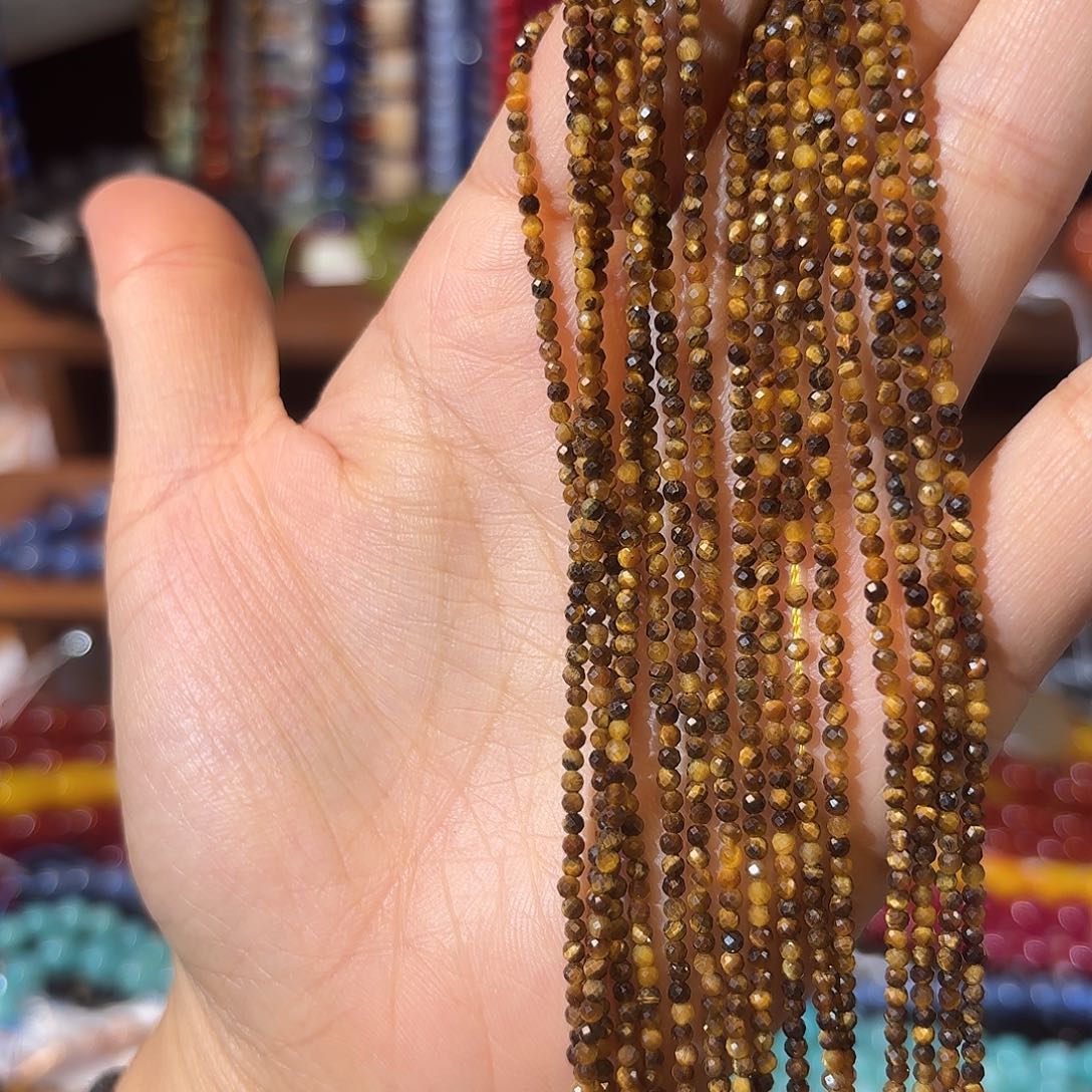 玛瑙/玉髓未镶嵌珠宝半成品虎眼卡2一条