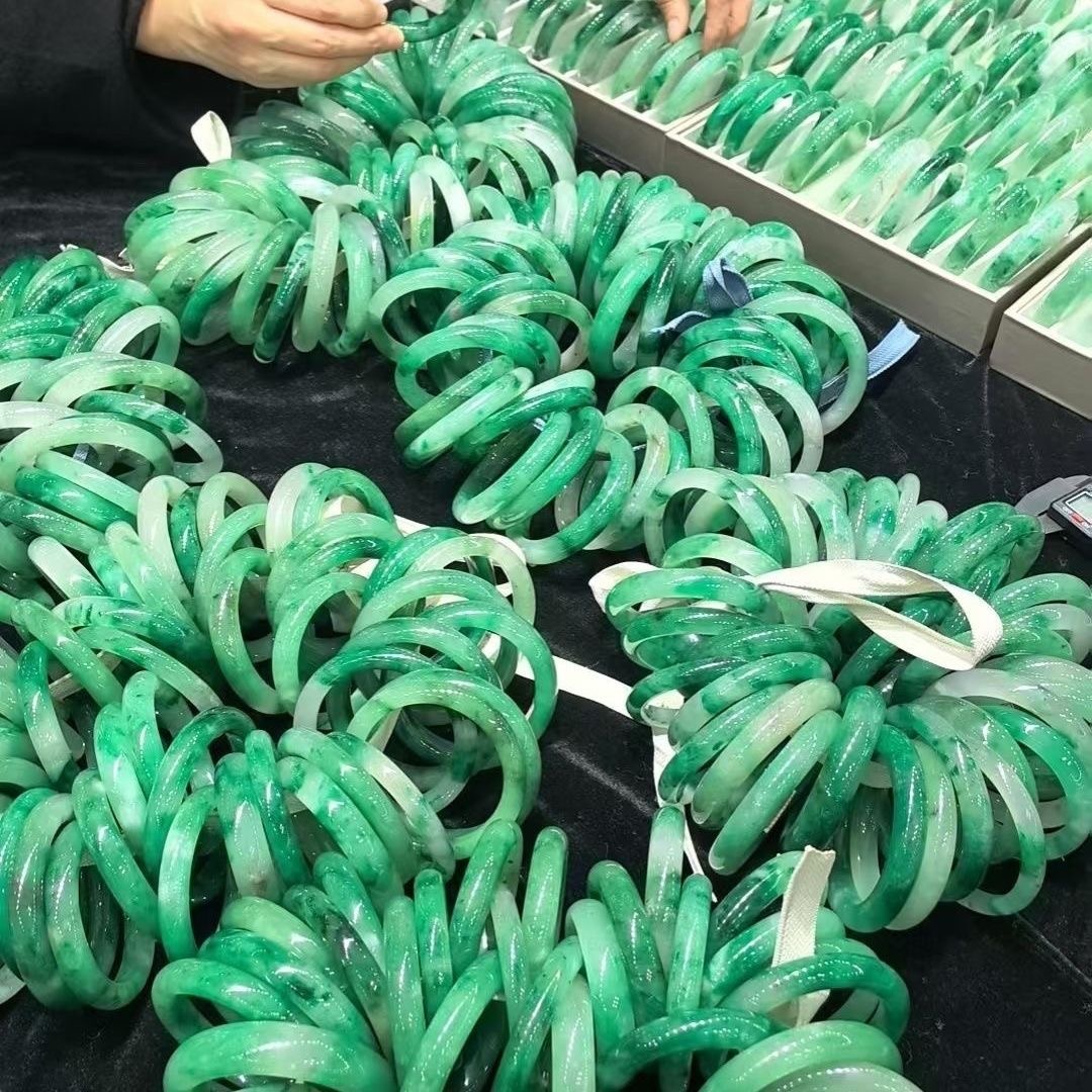 非洲翠石英质玉冰透手镯