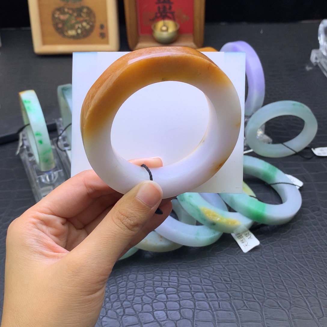 定制翡翠未镶嵌翡翠手镯
