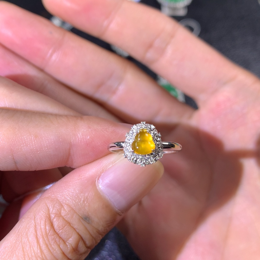 翡翠戒指18K金镶嵌翡翠