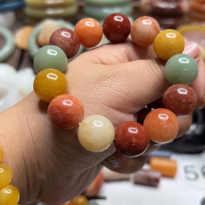 张***蕾石英质玉未镶嵌手镯