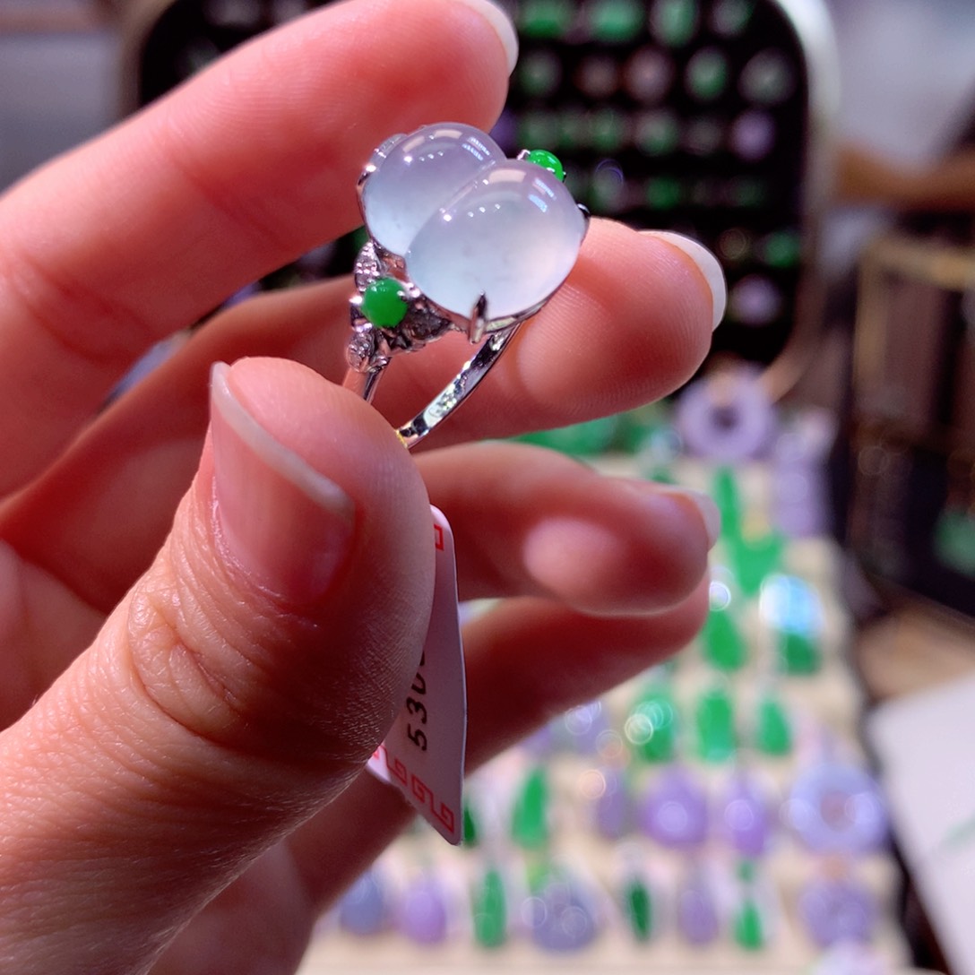 翡翠戒指18K金镶嵌翡翠