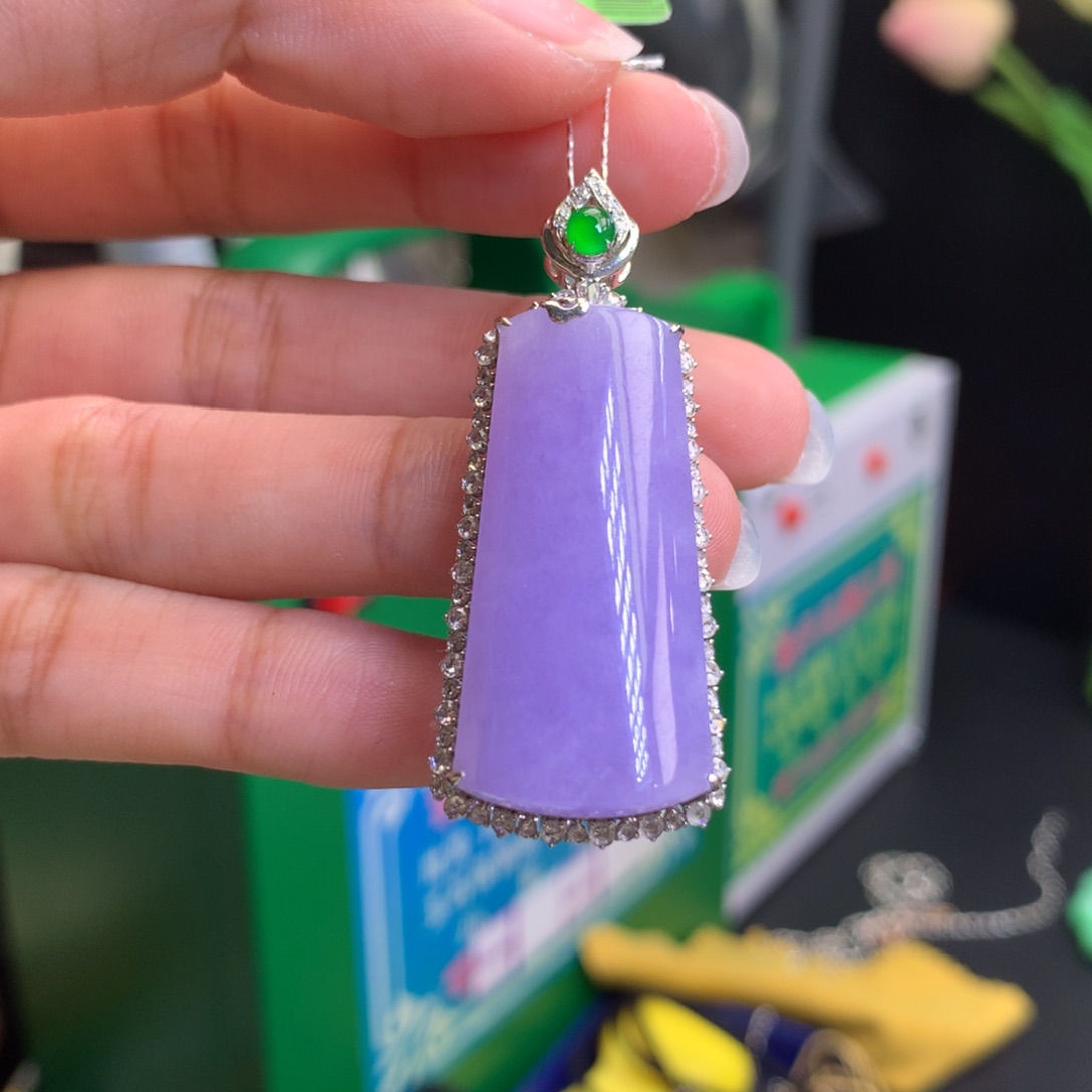 【闪购商品】翡翠颈饰18K金镶嵌小****呱定金