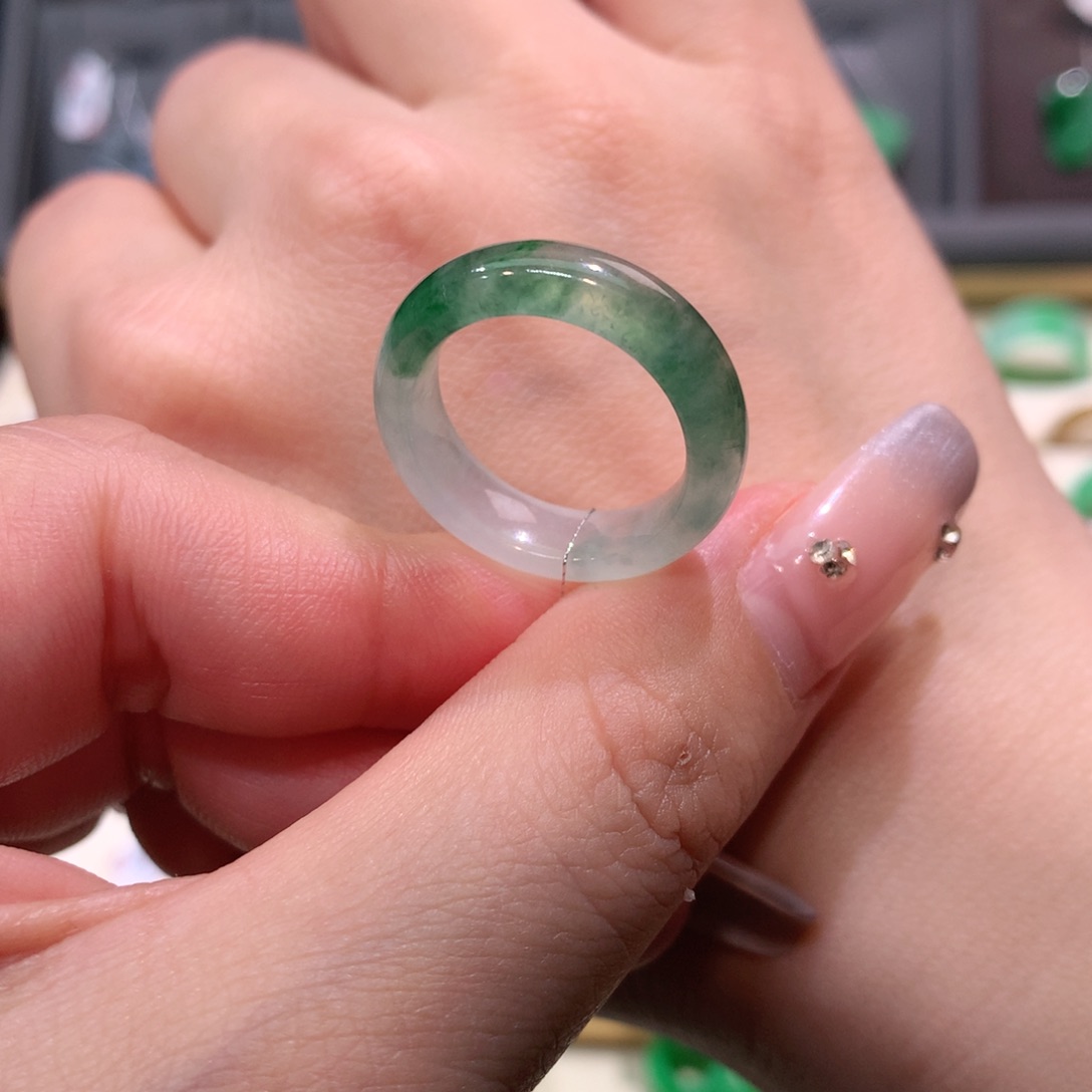 翡翠未镶嵌戒指翡翠