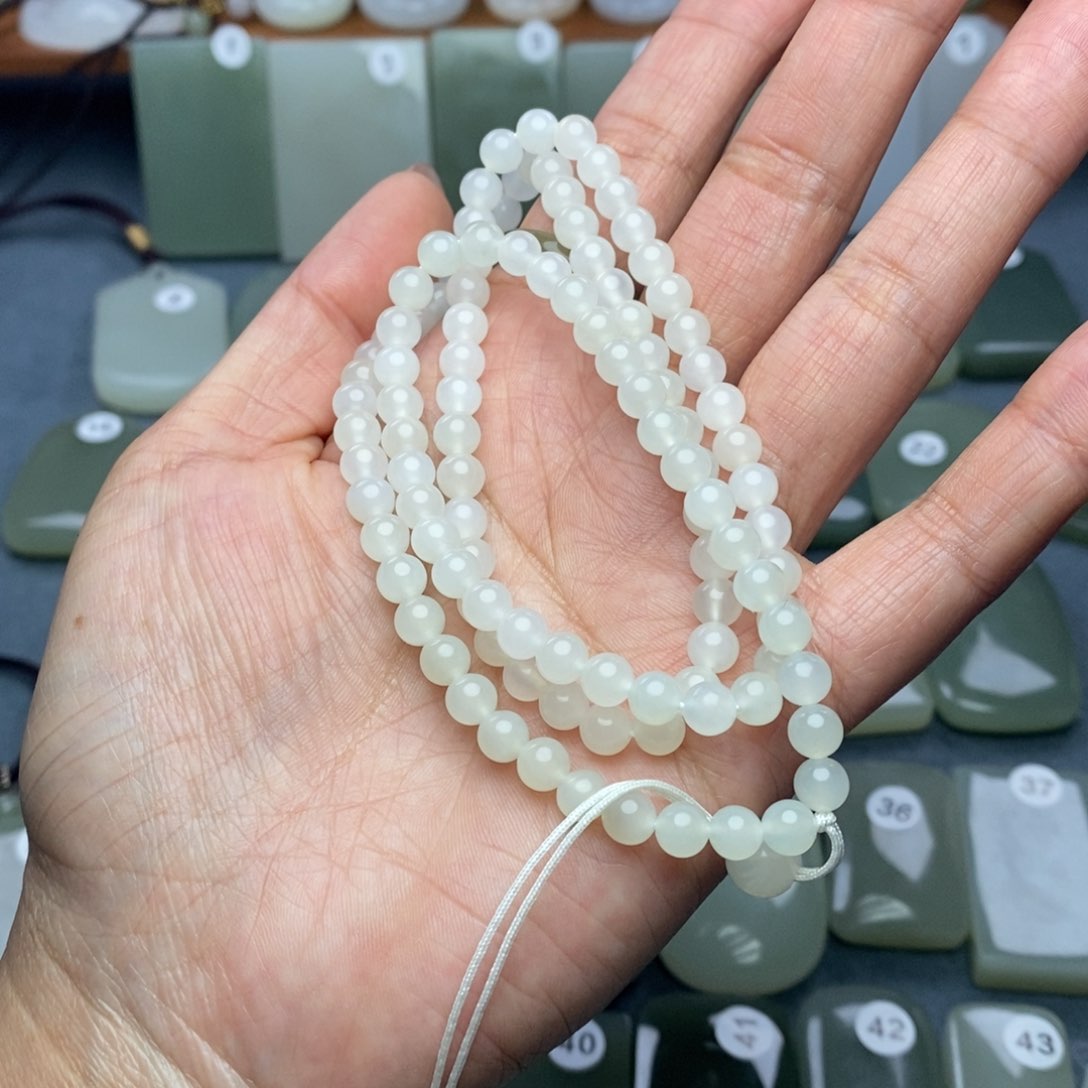 和田玉颈饰未镶嵌