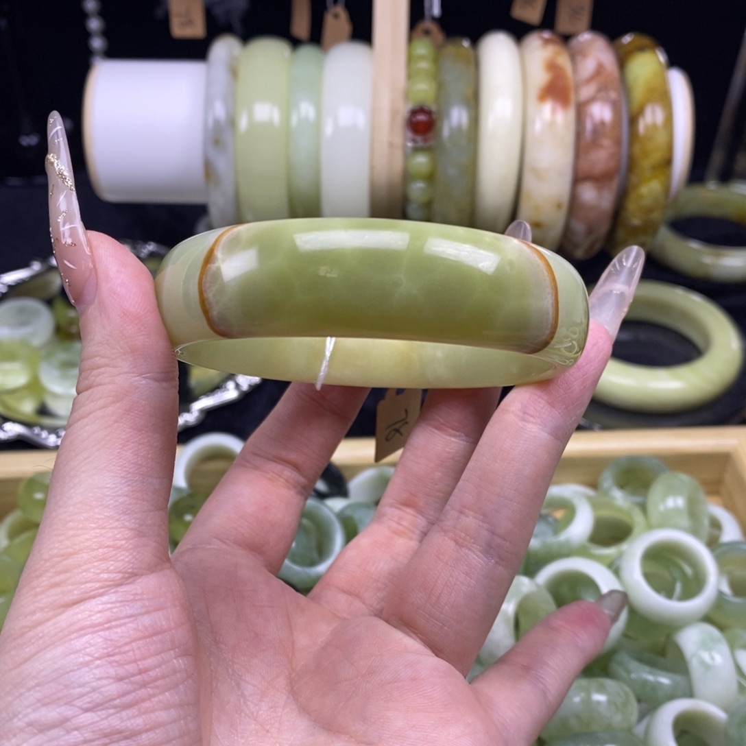 U***u蛇纹石玉未镶嵌戒指