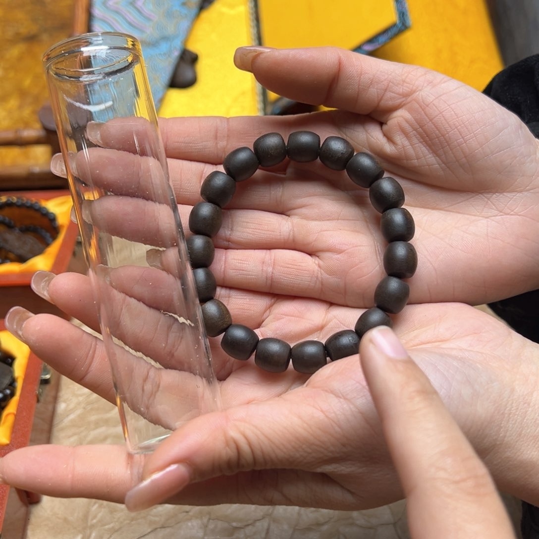 大叶紫檀（黑酸枝木类）