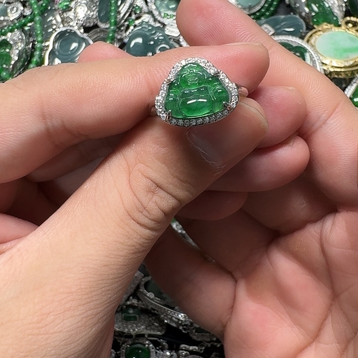 翡翠未镶嵌颈饰天然A货翡翠放漏