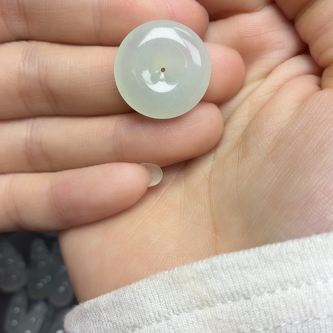 翡翠未镶嵌颈饰晴底扣