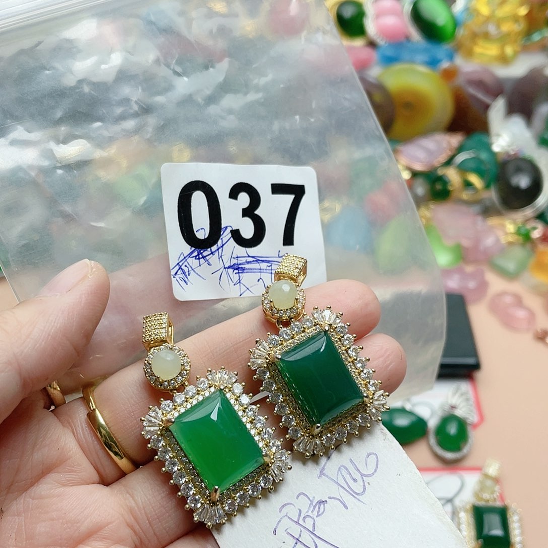 合金颈饰玛瑙/玉髓阜**哥