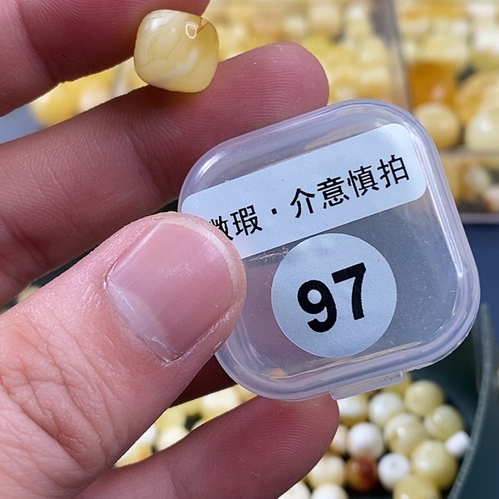 未镶嵌琥珀珠宝奇石