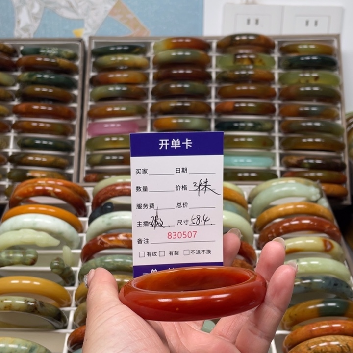 俊***杰蛇纹石玉未镶嵌手镯