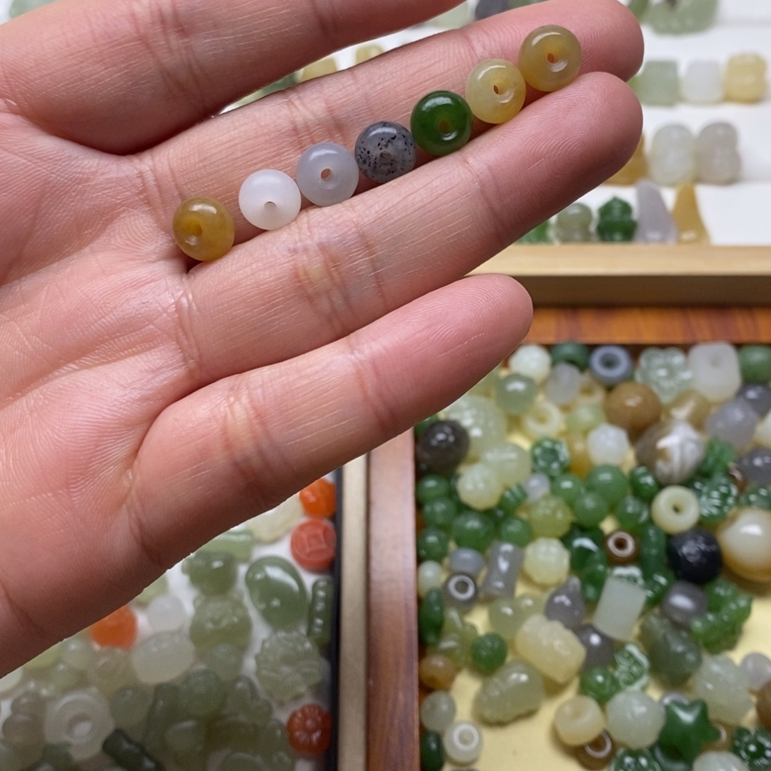 和田玉未镶嵌颈饰两个起拍