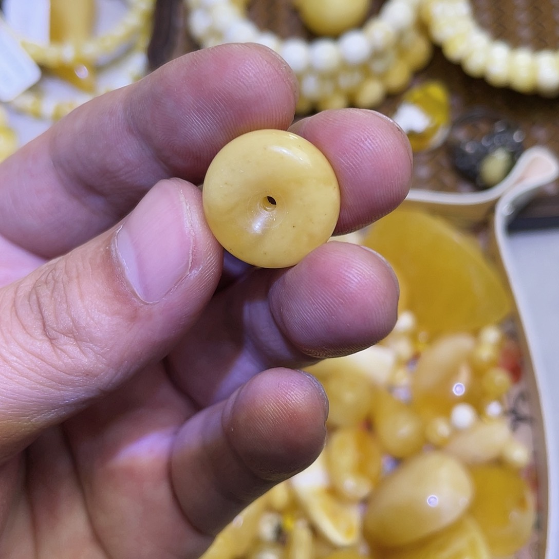 蜜蜡手串未镶嵌扣子瑕疵