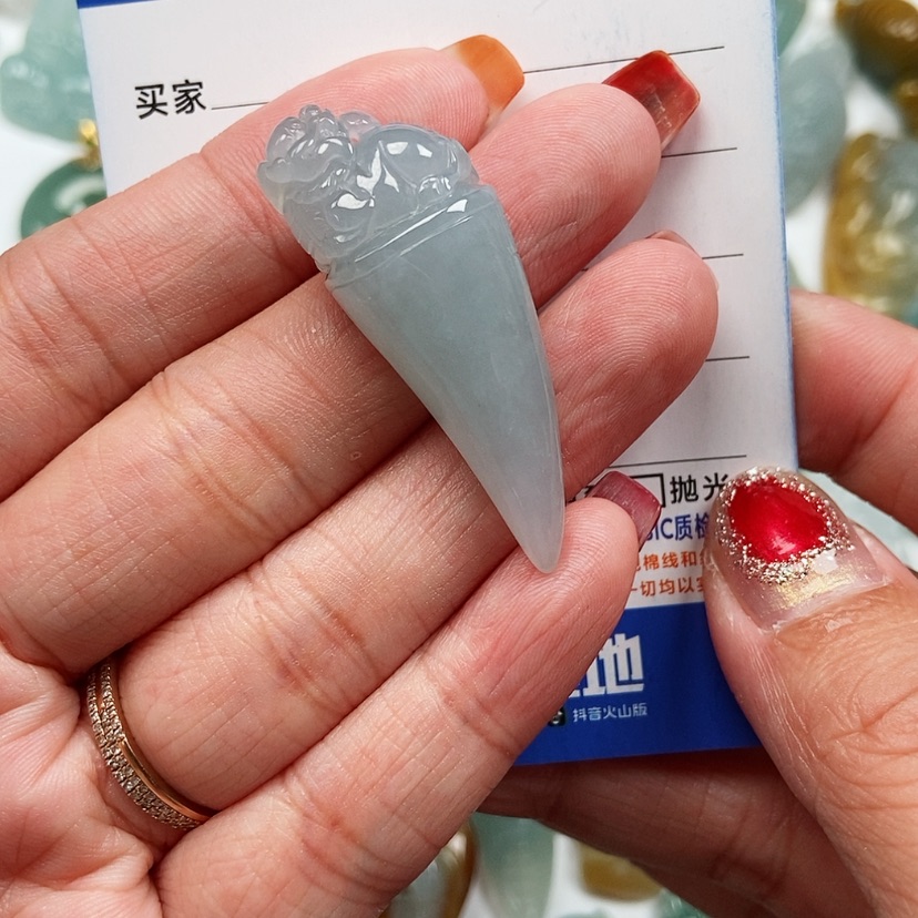 【闪购商品】翡翠颈饰未镶嵌龙牙