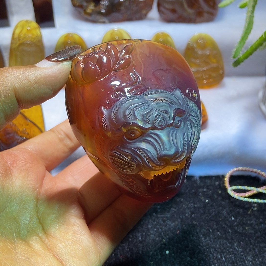 琥珀颈饰未镶嵌老虎