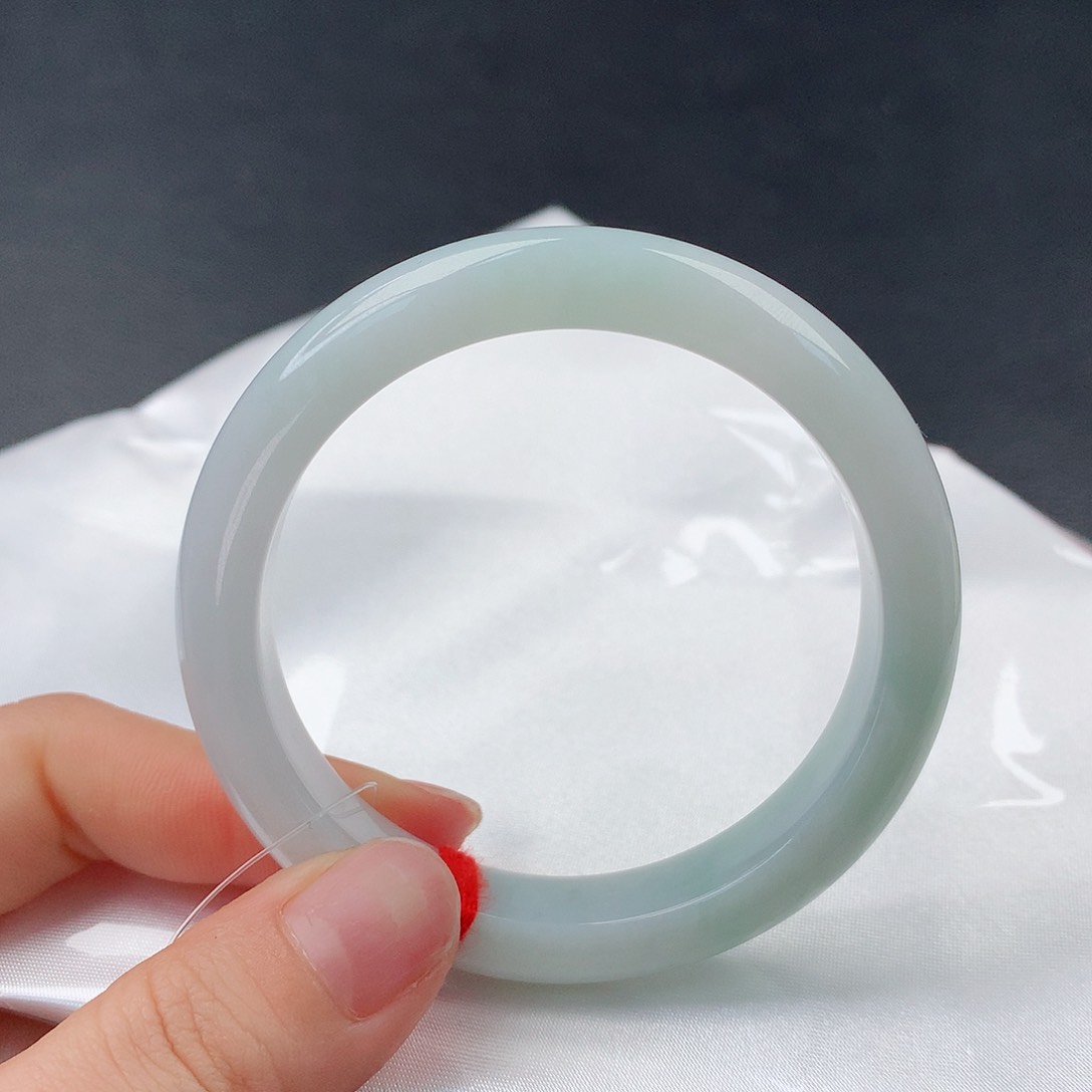 翡翠手镯未镶嵌66正53